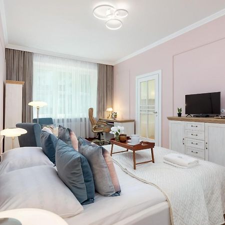 Luxurious & Unique Apartment Mickiewicza Cracow By Renters Prestige Krakkó Kültér fotó