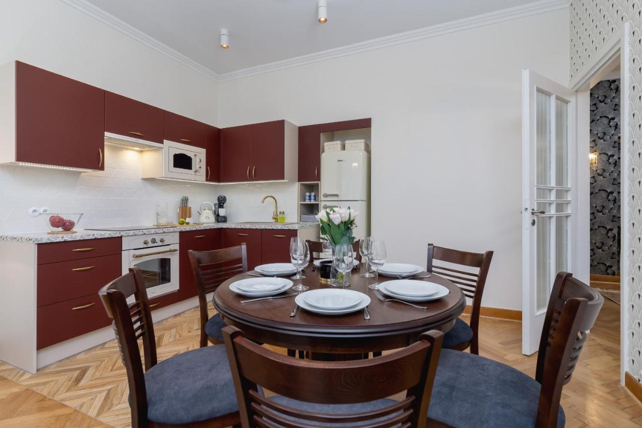 Luxurious & Unique Apartment Mickiewicza Cracow By Renters Prestige Krakkó Kültér fotó