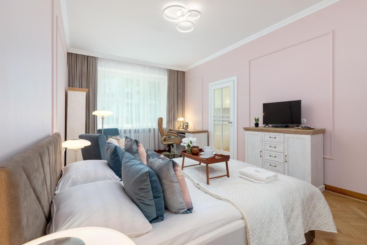 Luxurious & Unique Apartment Mickiewicza Cracow By Renters Prestige Krakkó Kültér fotó