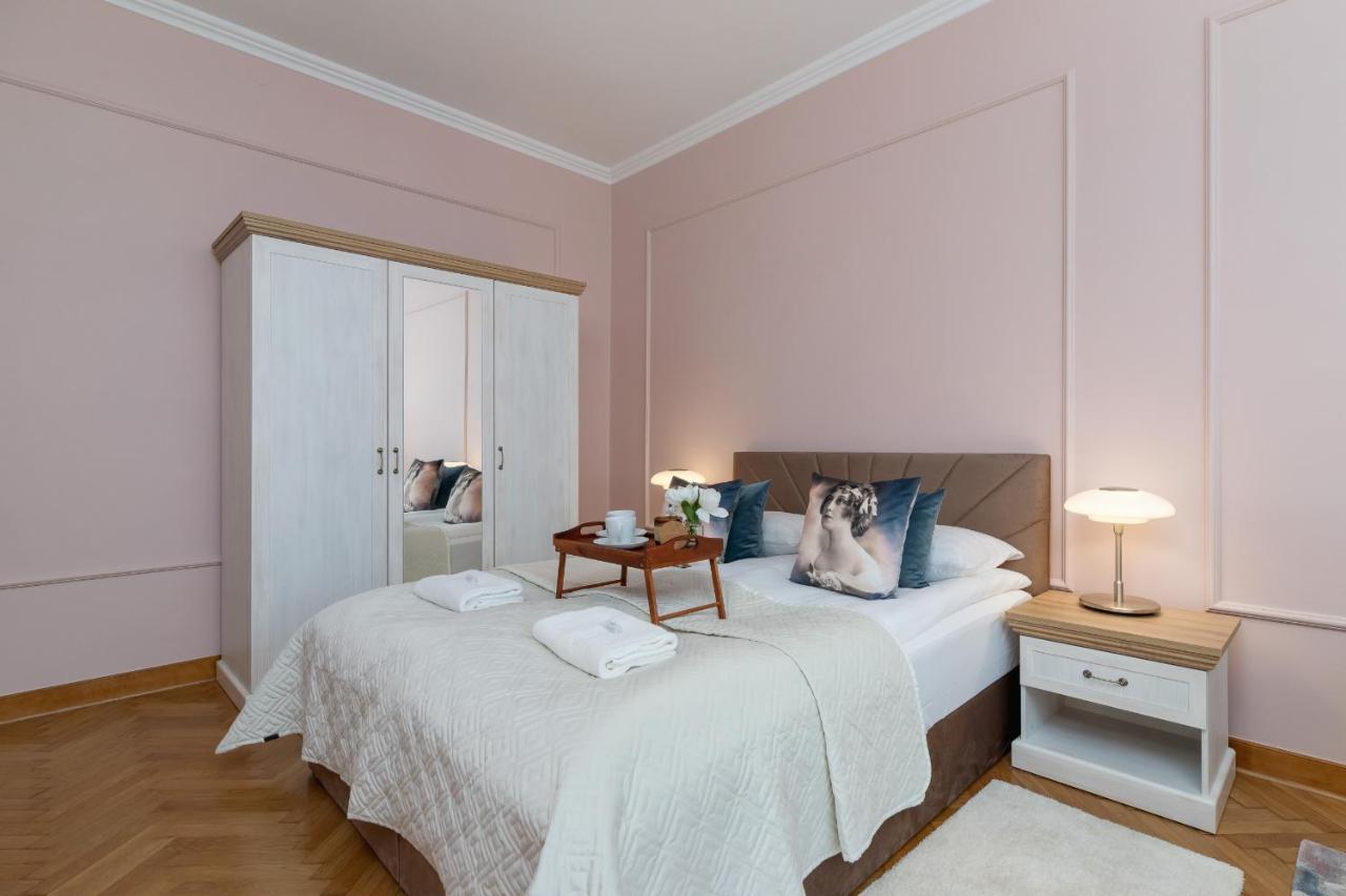 Luxurious & Unique Apartment Mickiewicza Cracow By Renters Prestige Krakkó Kültér fotó