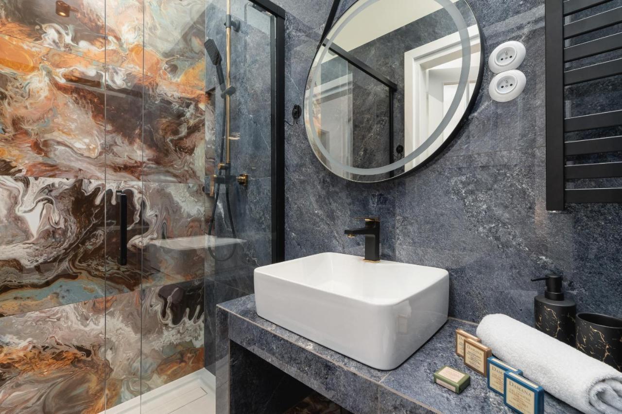 Luxurious & Unique Apartment Mickiewicza Cracow By Renters Prestige Krakkó Kültér fotó